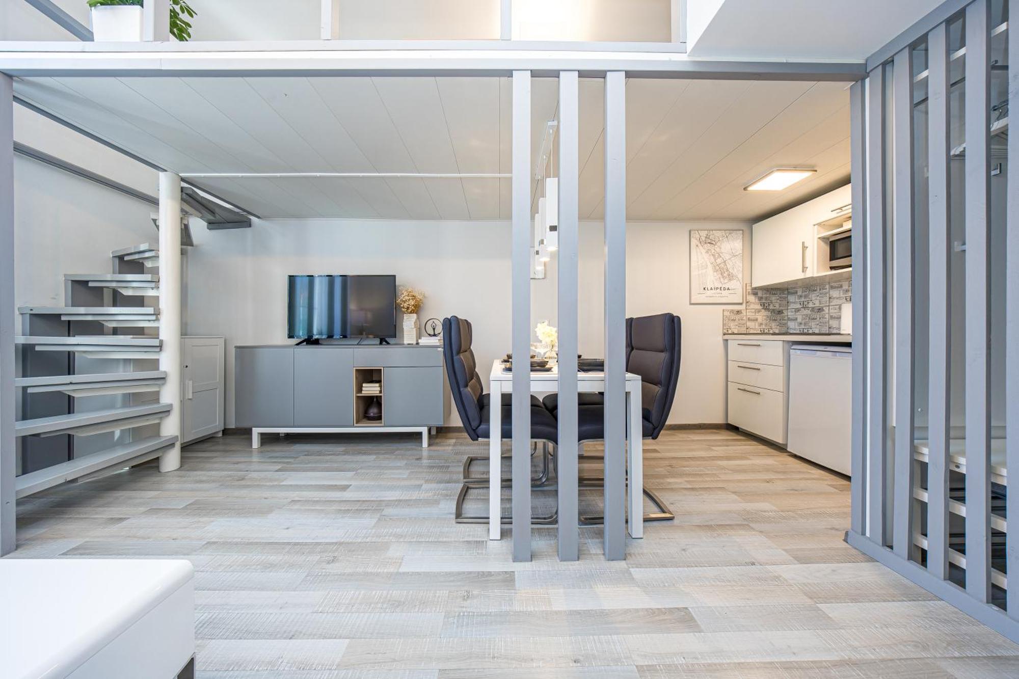 Loft Apartment In Klaipeda Oldtown Экстерьер фото