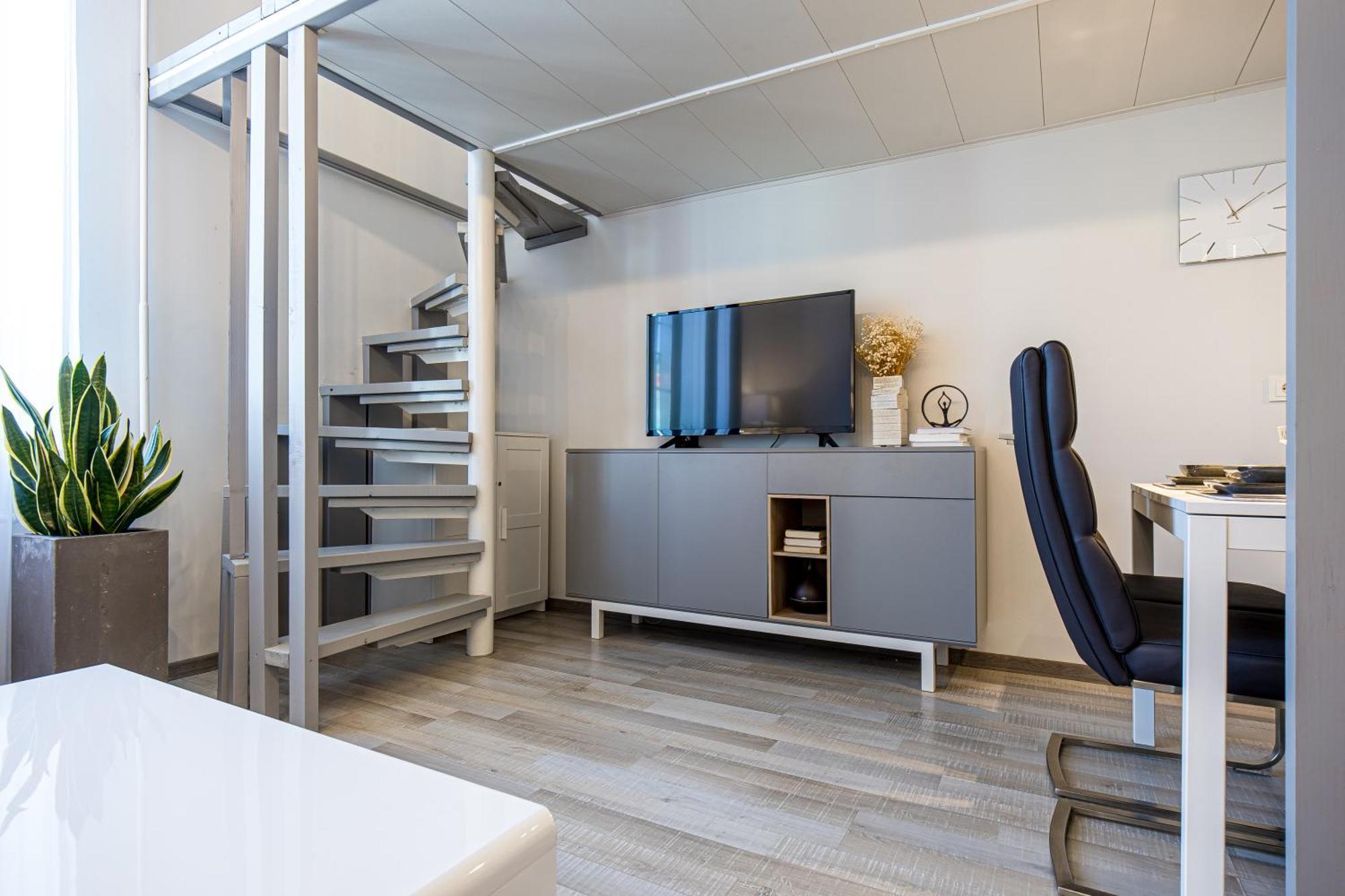Loft Apartment In Klaipeda Oldtown Экстерьер фото